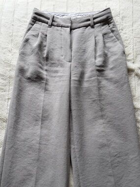 Aritzia The Effortless Pant Crepette in Ashen